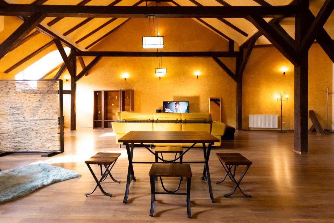 The Attic - Large Open-Space In The Old Town Of Brasov, Minutes Away From The Black Church Eksteriør bilde