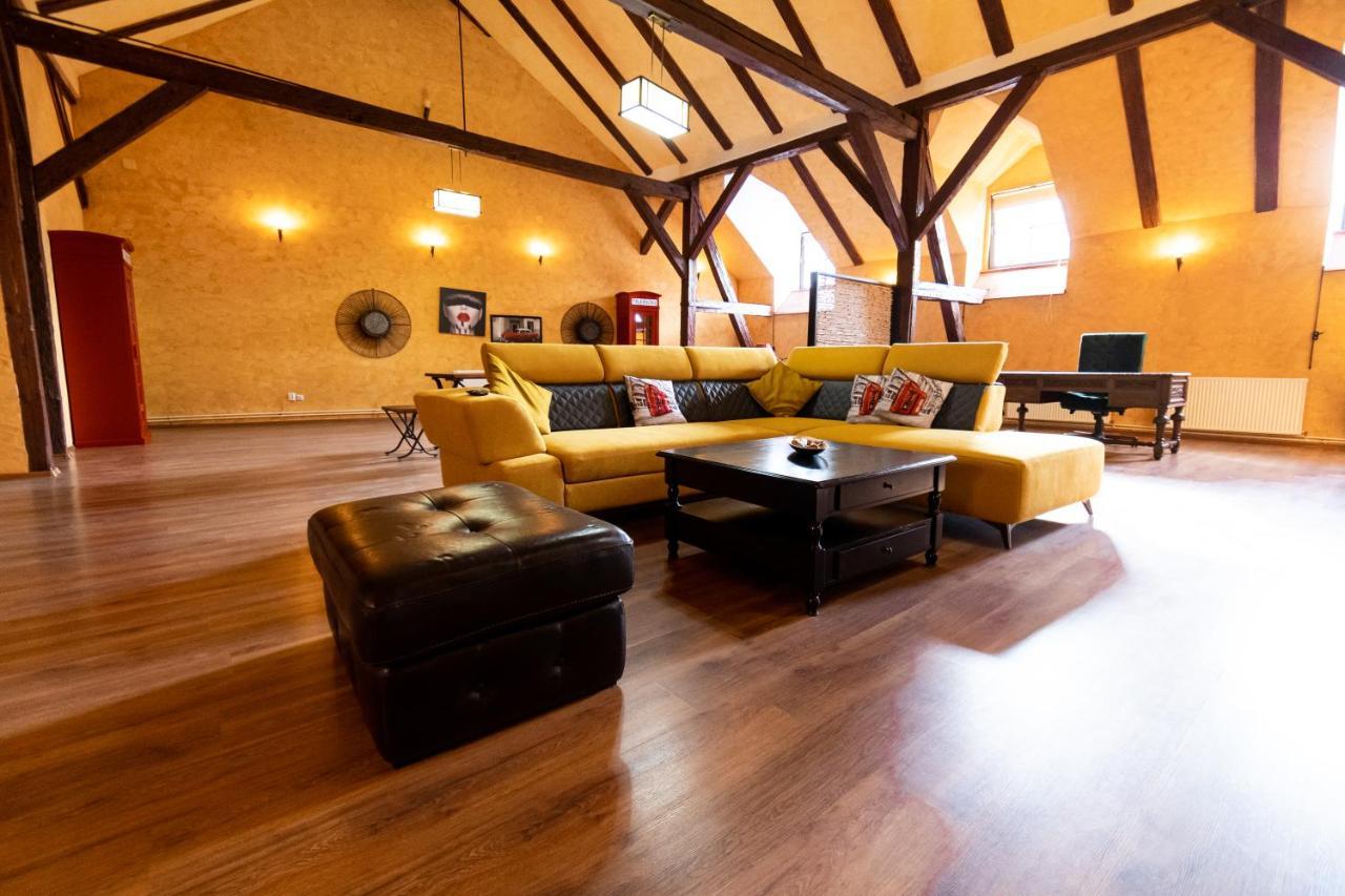 The Attic - Large Open-Space In The Old Town Of Brasov, Minutes Away From The Black Church Eksteriør bilde