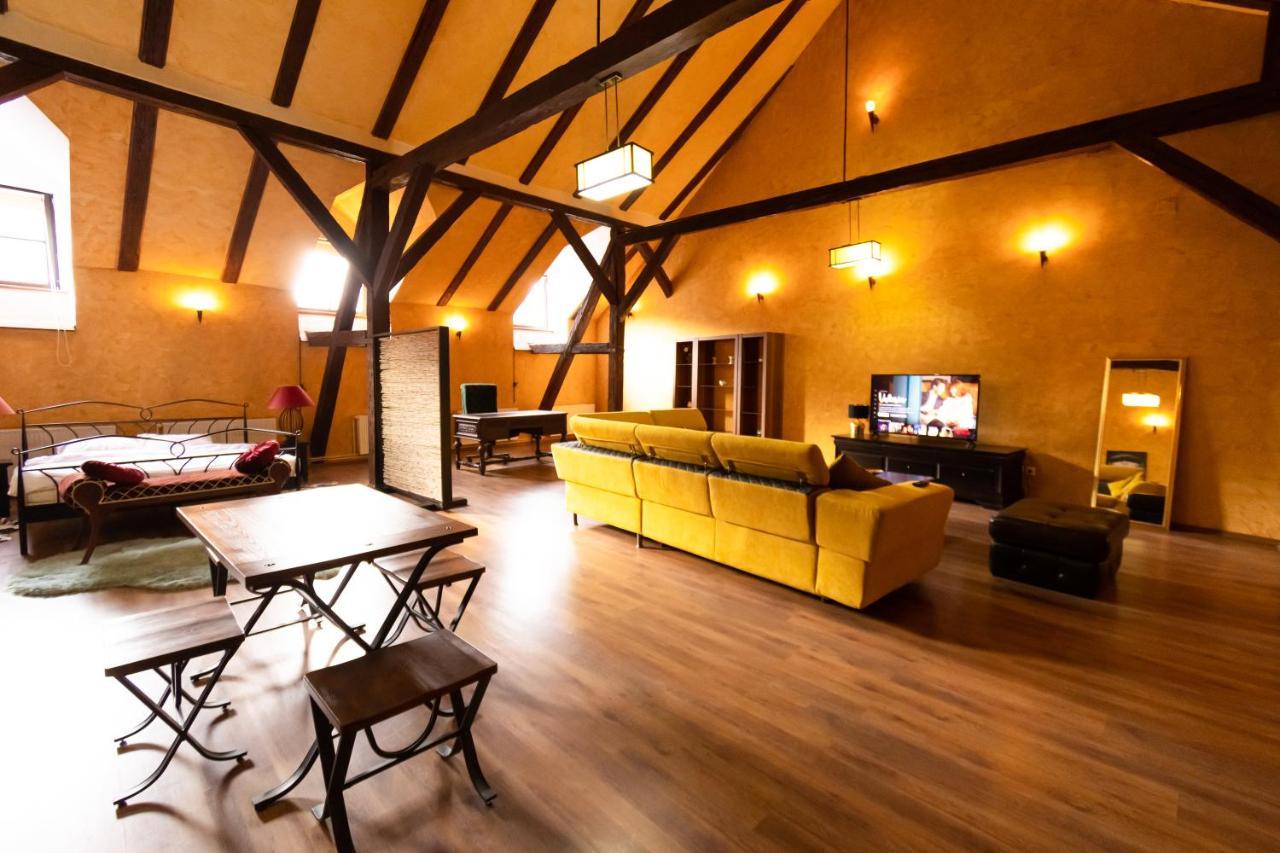The Attic - Large Open-Space In The Old Town Of Brasov, Minutes Away From The Black Church Eksteriør bilde